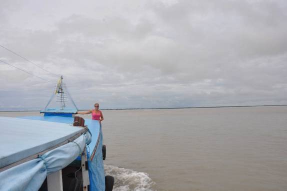 Viagem de barca entre Algodoal e Marudá - PA